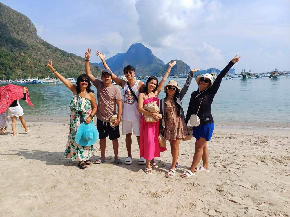 Avian clients on a beach getaway in El Nido, Palawan